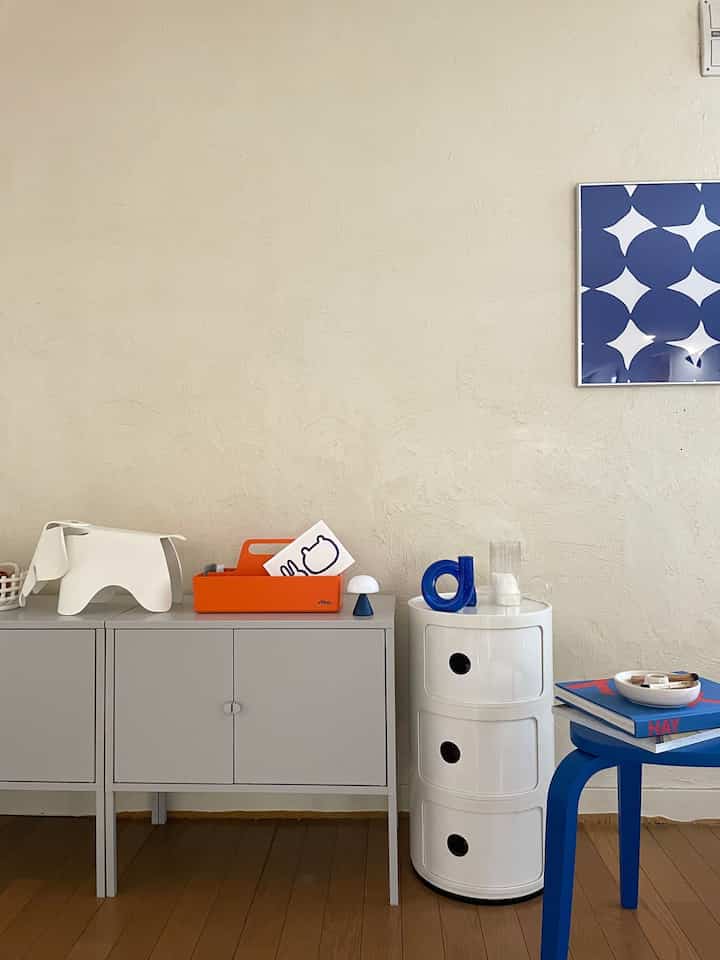 BAUHAUSのオンラインで買ったフラワーベース。うねっとしたデザインがかわいい💙
最近インテリアはohouse見るのが楽しいな
#インテリア #インテリア小物 #ミッドセンチュリー #北欧インテリア #韓国インテリア #1LDK #バウハウス #イケア #キャビネット #IKEA #vitra
#BauhausJapan #HAY #fermLIVING 