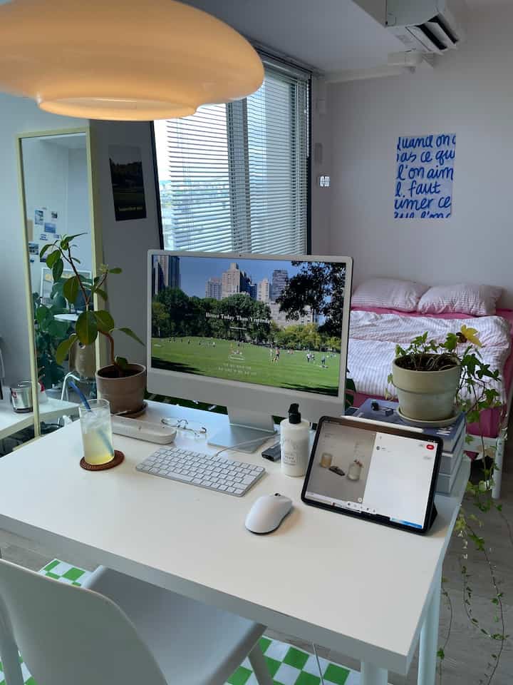 デスクからの景色🛏️

#ワンルーム #ワンルームインテリア #二人暮らしインテリア #デスクインテリア #ベッドルーム #韓国インテリア