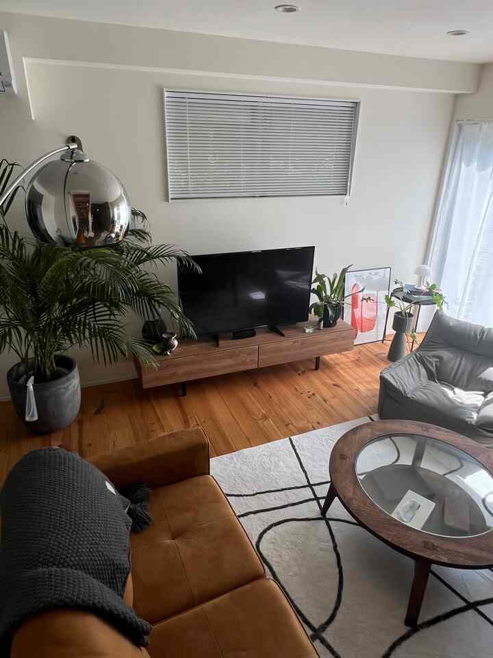 When choosing a room, the color of the floor is also important~
Using floor tiles is also an option🫶
#Living room #家具 #インテリア #韓国インテリア