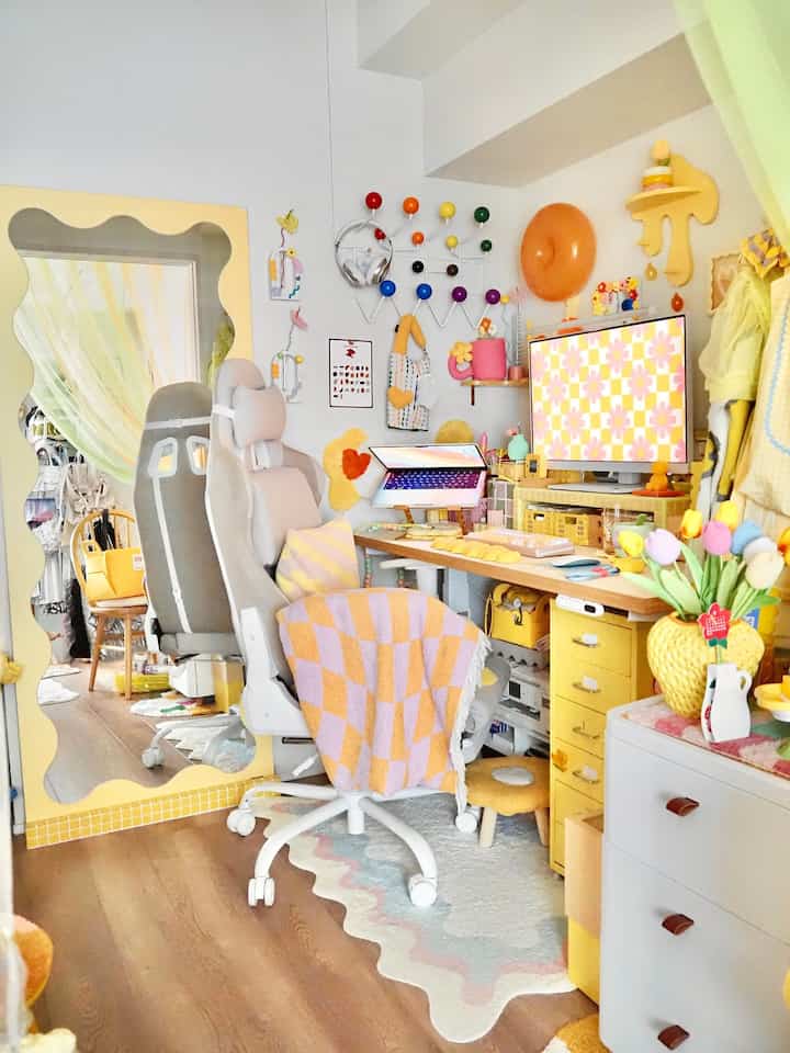 我が家のデスクの壁がアップデートされたよ🫰
はるばるハワイからやってきたウォールシェルフたちが可愛すぎる、、🥹✨️ 

届くのかなり時間かかったけど、インスタで見ててずっと気になってたからゲットできて嬉しい!!

#カラフルインテリア #イエローインテリア #韓国インテリア #北欧インテリア