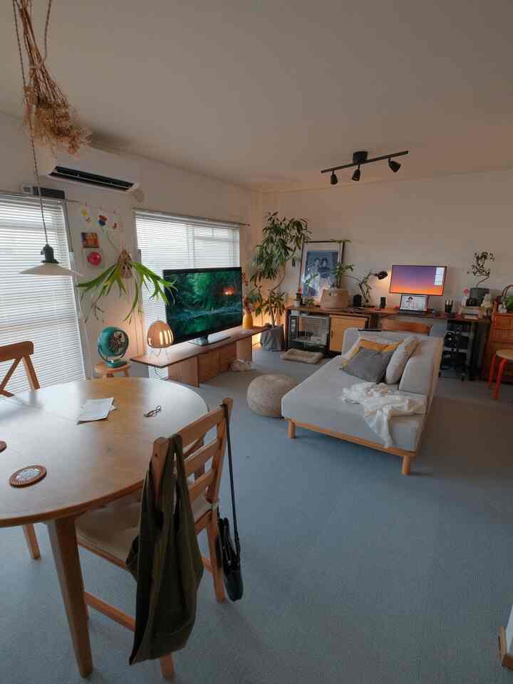 Saya ingin memperbaiki ruang kerja saya

#hidup
#karpet ubin
#sofa
#IKEA
#Muji
#meja bundar
#alami
#sederhana