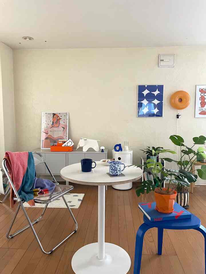 Saya membeli poster dari BAUHAUSJAPAN secara online. Ini ukuran A2.
Saya mulai menginginkan permadani baru.
Keinginan materi...
#1LDK #2人暮らし #カラフル #カラフルなインテリア #ミッドセンチュリー #韓国インテリア #北欧インテリア #観葉植物 #グリーンインテリア #イケア #IKEA #IKEA照明 #vitra #BauhausJapan #HAY #fermLIVING