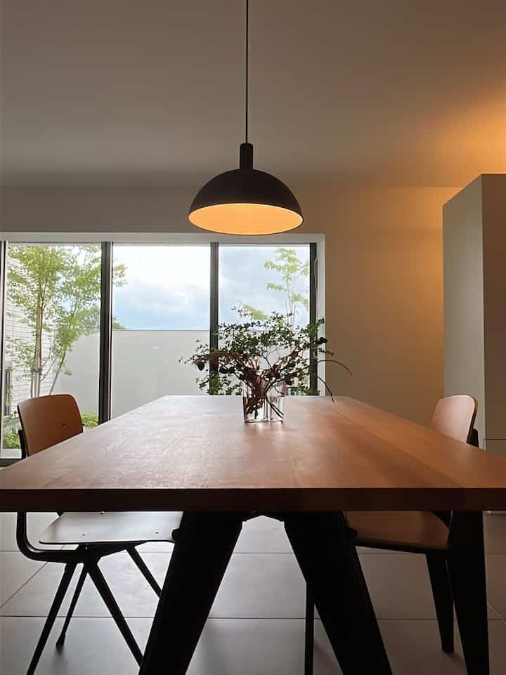 お気に入りのemテーブル🌷
一生愛します！ってくらい、お気に入りのダイニングテーブル。

#vitra
#emテーブル
#HAY
#chair
#ダイニング
#ダイニングインテリア 