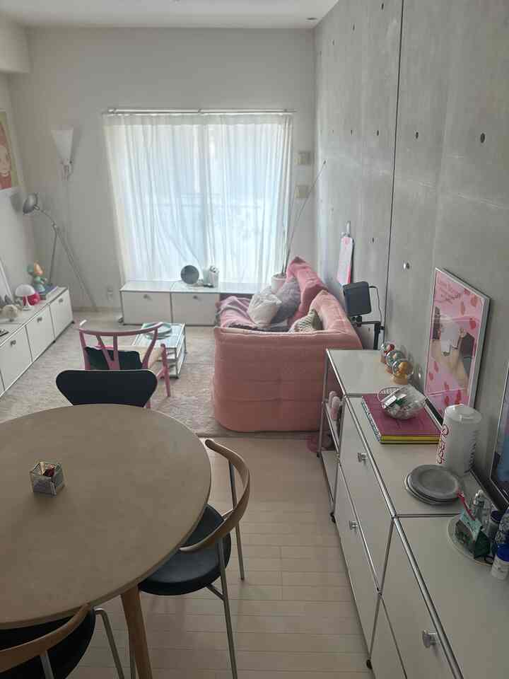 ガチャガチャ感あるけどなんか好き

#ligneroset #リーンロゼ #モールテックス #usmハラー #ポスター #カールハンセン #セブンチェア #ソファ #チェア