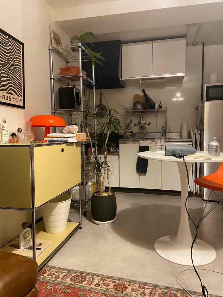 忙しくなると片付け下手になります🛋️🦭

#interior #midcentury #midcenturymodern 
#marketb#lowya #ikea #bauhouse #1dk 
 #インテリア #リビング #生活感のある暮らし 
#ミッドセンチュリー #ミッドセンチュリーモダン 
#テレワーク #在宅勤務 #在宅ワーク#一人暮らし#ひとり暮らし