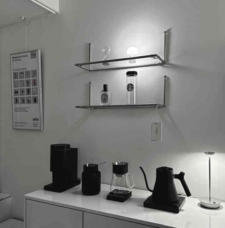 Secangkir kopi tanpa kafein sebelum tidur 🌚

#Malam #밤무드 #홈카페존 #홈데코 #홈스타그램 #홈카페 #블랙앤화이트 #블랙인테리어 #화이트인테리어 #무채색인테리어 #무채색 #무드등 #무선조명 #블루투스조명 #모듈선반 #모듈 #미드센츄리 #미드센츄리모던 #미드센추리 #미드센추리모던 #콘수프기록