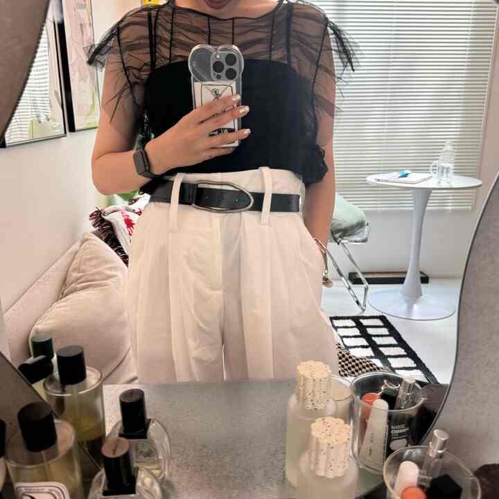 フク👗
このミラーお気に入り🫧

#ミラー #姿見 #ルームスプレー 
#一人暮らしインテリア #ソーデルハムン
