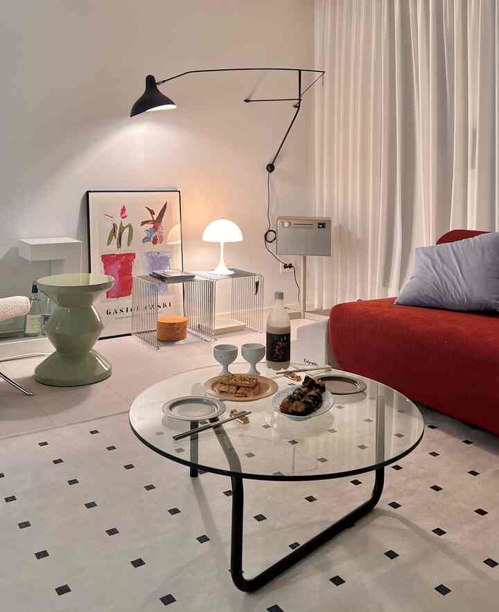 #오늘찾은취향 #자리스튜디오
The living room atmosphere has come alive after changing the poster♥️
I'm satisfied every time I look at it with the right point color and harmony!

#My money, my country #아이템추천 #인테리어포스터 #액자
#Newlywed house interior #신혼집꾸미기 
#Interior #리모델링 #거실인테리어 
#Home decoration #홈스타일링 #신혼가구 #조명 
#Cooking #플레이팅 #온더테이블
#Our house today #ftc4기이야기