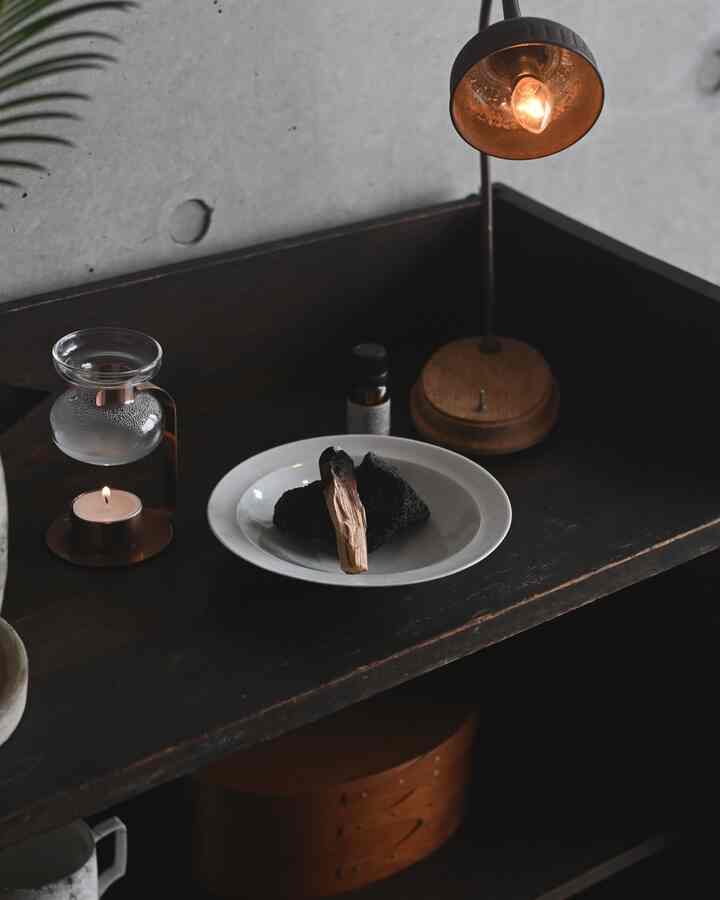 Barang wewangian untuk rumah kita🪿
Saya juga suka aroma aromanya.
Saya juga suka aroma palo santo ☺︎🌿

#Aroma #Diffuser Aroma #Palo Santo #Rak #Rak Pajangan #Cara Menghias #Interior #Barang Interior #Alat Bekas #Perabotan Lama #Bejana #Peralatan Makan #Antik #Vintage #Tanaman Hias #Pot Bunga #Beton #Beton Ekspos