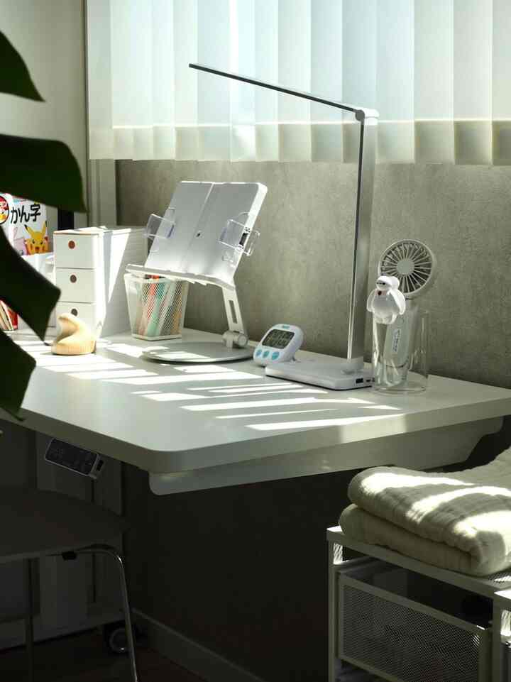 子ども部屋の昇降デスク #子供部屋 #子供部屋インテリア #昇降テーブル 