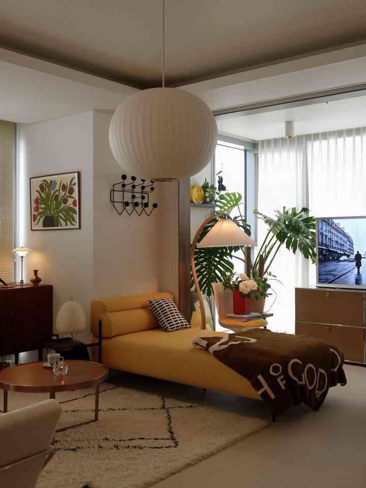 Favorite season: fall/winter
But I still can't turn off the air conditioner

#Flatpoint #레이어소파 #DOB선반
#Nordic interior
