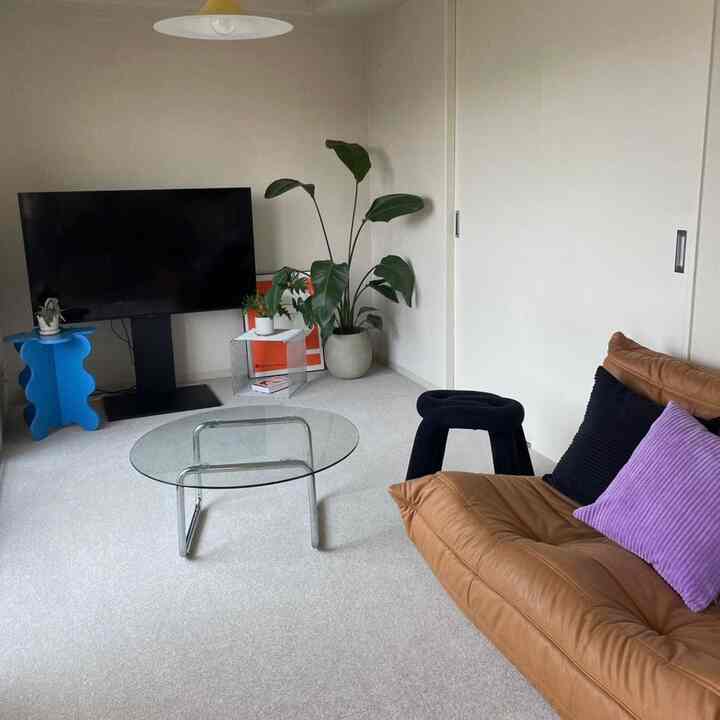 I live in a 3LDK apartment with a very ordinary layout 🐄
When I removed the yellow rug to dry in the sun, the atmosphere changed completely 🟨

#Living room #東リ #リーンロゼ #トーゴ
