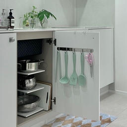 👩🏻‍🍳깔끔한 주방을 위한 하부장 공간 활용 Tip✨
☑️ 걸이를 활용해 하부장 문 안쪽에 조리도구 보관하기
☑️ 선반정리대, 슬라이딩 선반을 활용해 물건 정리하기 
단정, 깔끔한 주방을 위해 씽크대 하부장 공간도 효율적으로 사용해보아요👏🏻
#살림수행평가 #살림수납 #수납의달인 #정리템 #정리수납 #살림템추천 #선반정리 #슬라이딩선반 #상부장없는주방 #신혼집꾸미기 #신혼집인테리어 #작은주방인테리어 #살림노하우 #수납정리 #수납선반 
#주방리모델링 #주방타일 #주방수납 #주방정리템
