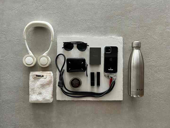 暑い日の必需品◎
家の中でも頻繁に使用しています。
毎日使うものもスタイリッシュに。

#水筒
#ステンレス
#FLSK
# 携帯ストラップ
#トポロジー
#ハンドタオル
#TEKLA