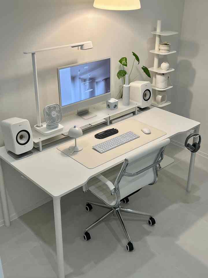 ❥ad | 𝖣𝗎𝗌𝗍 𝖼𝗅𝖾𝖺𝗇𝗂𝗇𝗀 𝗍𝗂𝗆𝖾 𝗂𝗌 𝖿𝗎𝗇🧹⠀
⠀
狭い隙間の間で転がる髪とほこりを曇った目で見て「私の目が変なのだよ…」 「🙈」した人ですが⠀
⠀
ヨハンディ掃除機受け入れて、狭いニッチだけ攻略していく掃除する面白いついた人に変わりました！掃除はこんなに簡単なことでしたか？⠀
⠀
線なしでスリムなので隅々自由自在に掃除可能で、吸入精度も2段階で調節可能でぴったりついたホコリもすっぽり吸入させてくれます！  #서재  #무선청소기 #큐브멀티탭 #멀티탭 #청소 #청소템 #생필품 