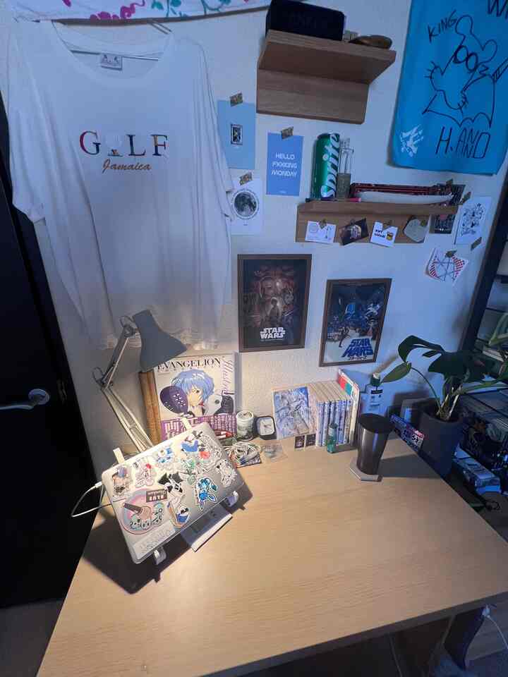 机の周りを綺麗に、推し事用の棚はギチギチになってきた
#ぶいすぽ
#エヴァンゲリオン