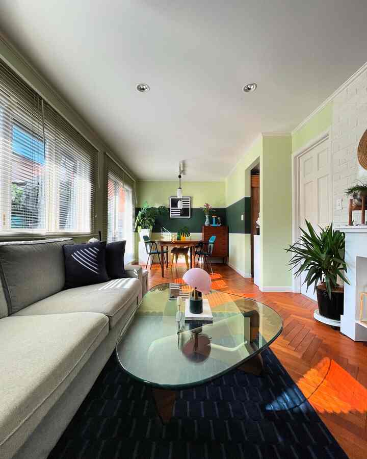 少しづつ涼しくなってきて、
秋を感じるようになりましたね。
そろそろお花も秋らしい花が沢山出てくるかな〜！
#カラフルインテリア #カラフル #ペイント #リビング #ikea #golan #isamunoguchi #interior #living