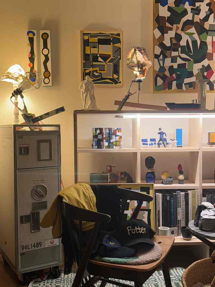 #本棚 #Diy #アンティーク家具 #間接照明 #陶芸