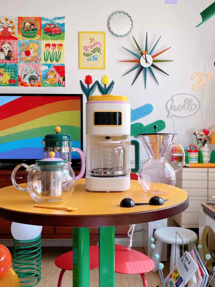 
MoMA Design Store × Bodum の
コーヒーグッズたち ☕️🌈

配色がツボすぎて、
日本に上陸したら絶対に買うって決めていた 😘

サイドにはロゴが入っていて
横から見ても可愛い 🫶🏻💕

#カラフル #カラフルなインテリア #レトロ #レトロインテリア #ミッドセンチュリー #スペースエイジ #MoMADesignStore #Bodum #コーヒー 