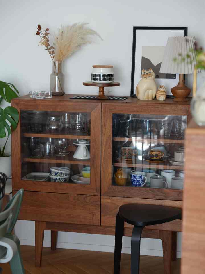 ドライフラワーでちょっと秋仕様に。
ikeaの花瓶は使いやすいものが多くて、ついつい買ってしまいます。

#キャビネット #サイドボード #食器棚 #北欧ビンテージ #IKEA家具 