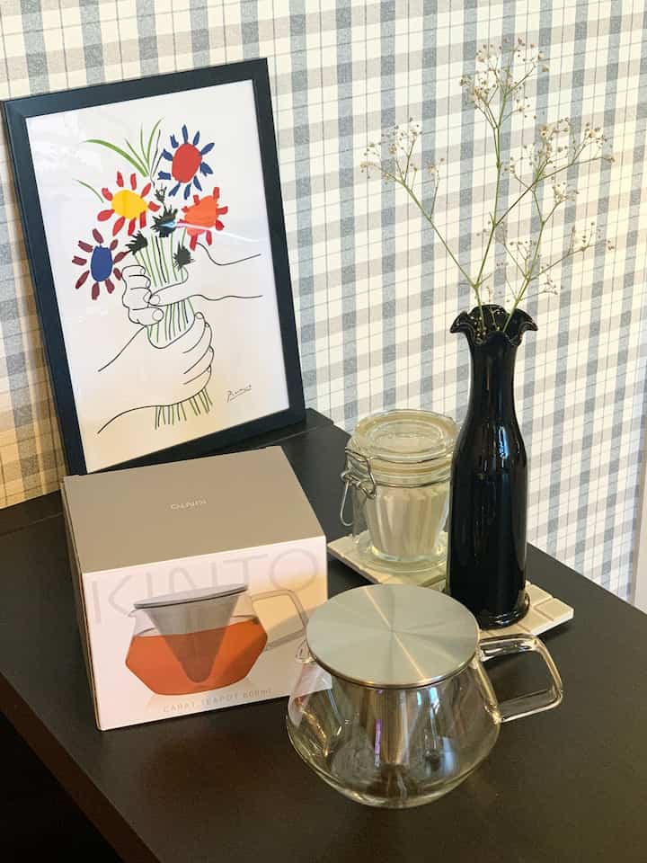 以前は400mlのポットを使っていましたが、KINTOのティーポットを頂いてから600mlの大容量ポットで2人前の紅茶やコーヒーを一度に作れるのでとても便利になりました☕️🌿
#ティーポット #KINTO #コーヒータイム #ティータイム #カフェインテリア 