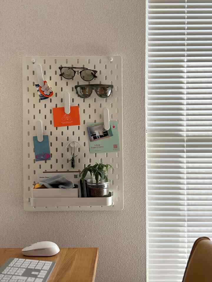 White and natural toned 1K single household home office featuring wooden desk and Scodis pegboard with organized accessories