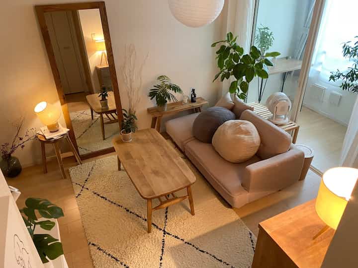 鏡越しに写る間接照明もいい感じ

#リビング照明 #ナチュラルインテリア #北欧インテリア #間接照明 #間接照明インテリア #木製家具 