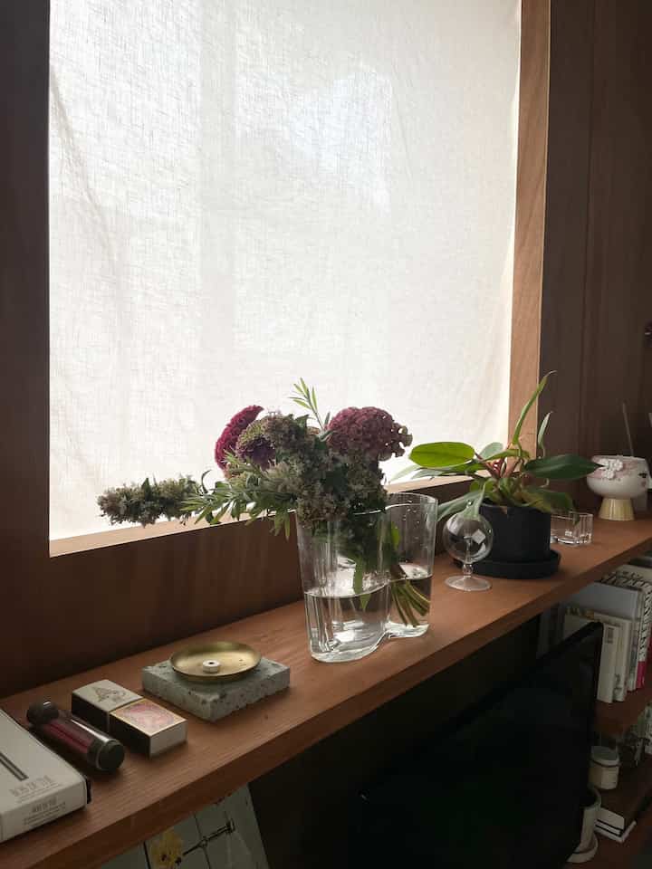 shelf

生花があるだけで、お部屋の雰囲気が
ぱっと明るくなります🌸
大好きなアアルトベースに
活けるとなおさら🌸

#本棚 #フラワーベース #花のある暮らし #リノベーション #リノベ #renovation #インテリア #アアルトベース #alvaraalto