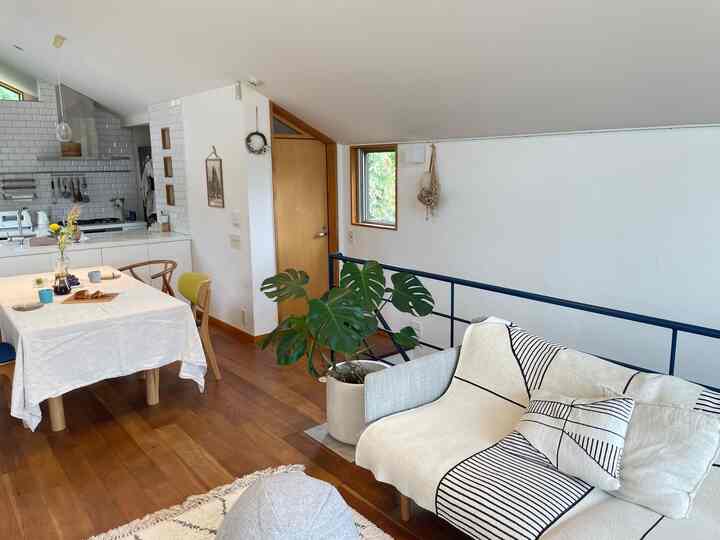 自然素材で作ったお家です。

インテリアはナチュラルでアクタスのソファカバーとクッションカバーです 

#アクタス 
#ワイチェア
#マルニ木工
