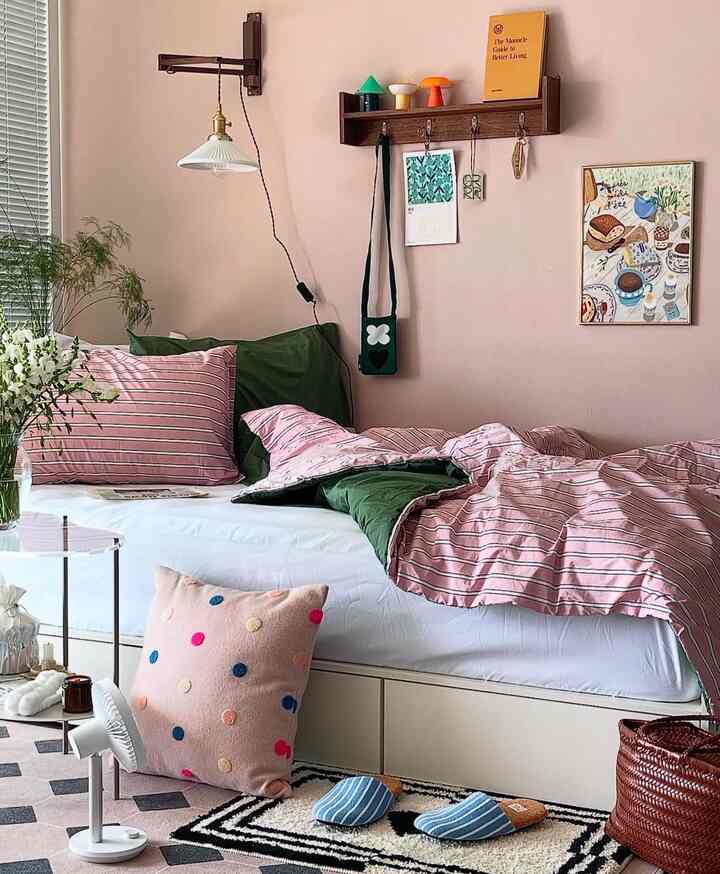 #소개하고싶은우리집공간 #게스트룸

Apakah liburan Chuseokmu menyenangkan~?!♥️
Rumah Zuhi, tempat pemisahan tidur terkadang diperlukan karena Kim minum,😆
Saya tidak sengaja mendekorasi ruang tamu haha.
Ruang tamu telah didekorasi sepenuhnya sesuai selera saya.
Rasa sayangku pasti bertambah :)🫶💕
Liburan akan berakhir hanya dalam satu hari, jadi kamu bisa segera berbaring disana!😇
Semoga beruntung semuanya🫶🫶

#Ikuti kembali dan komunikasikan!😉✨

#Dekorasi kamar tamu #홈스윗홈 #침실인테리어 #침실꾸미기 #방꾸미기 #소품스타일링 #베딩 #홈스타일링 #홈데코 #homedecor #수납침대 #수납침대프레임 #수납침대ss