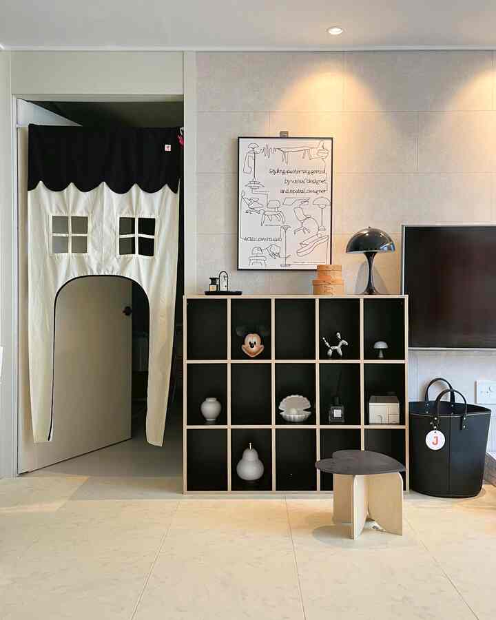 Last day of the holiday 🪔 Spring cleaning startu 🧺😵

#house with kids #아기방꾸미기 #아기방인테리어 
#kids room #미드센츄리 #아기가사는집
#baby room bookshelf #바이퍼니 #맞팔