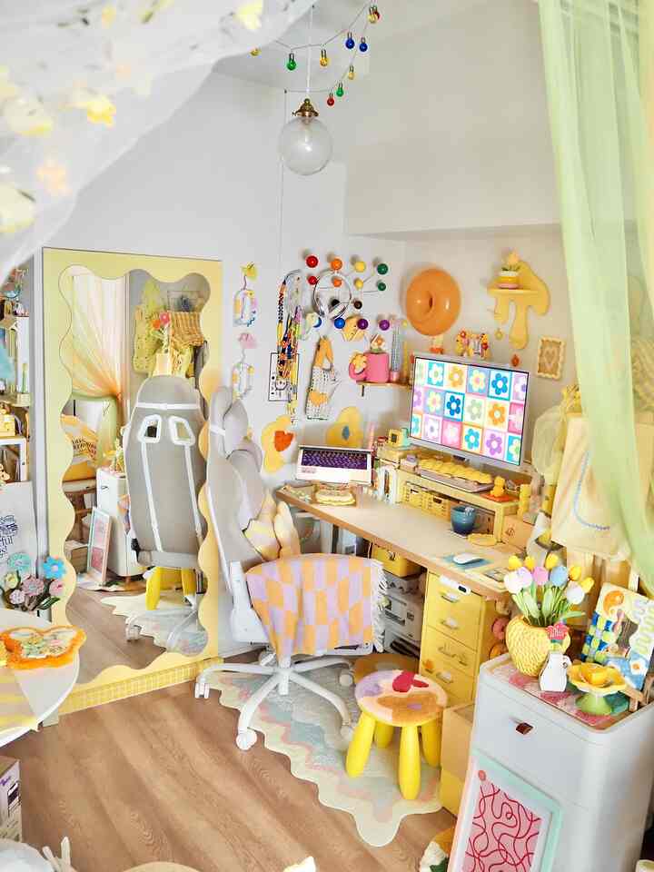 いつもより引いた写真📸

#ホームオフィス #デスク周り #カラフルインテリア #韓国インテリア #北欧インテリア