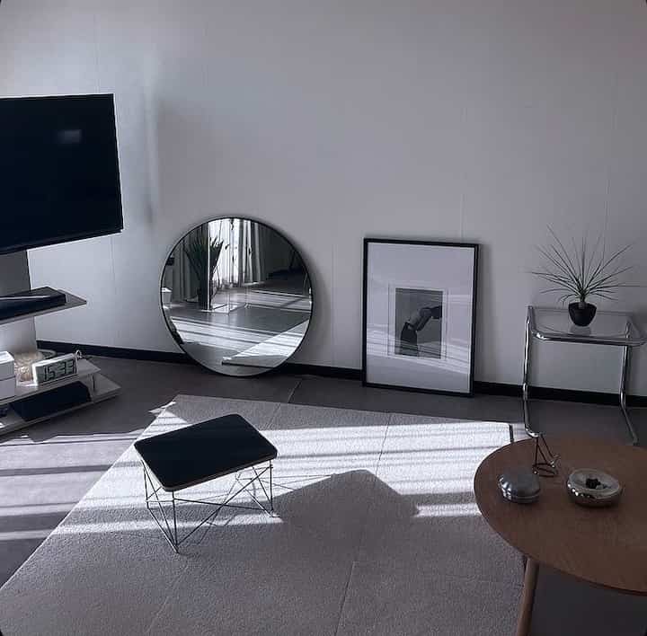 リビングルーム
夕方前西陽が入った影が好き。




#西陽 #リビングルーム #リビングルームインテリア #無機質 #無機質インテリア #ikea #ステンレスインテリア #ソフトミニマム #ポスターのある暮らし　 #テレビスタンド #カーペットタイル #観葉植物 #hmhome