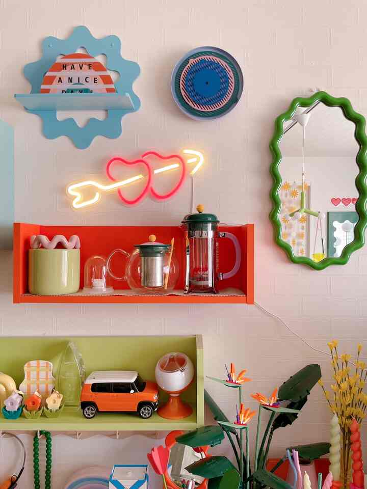 
MoMA × Bodum の
ティープレスとフレンチプレスは
ウォールシェルフに飾ってる ✌🏻💕

何度見てもかわいい 🫶🏻
80周年限定モデルも可愛いんよね(小声)


#カラフル #カラフルなインテリア #レトロ #レトロインテリア #ミッドセンチュリー #ミッドセンチュリーモダン #コーヒーメーカー #ティーポット 