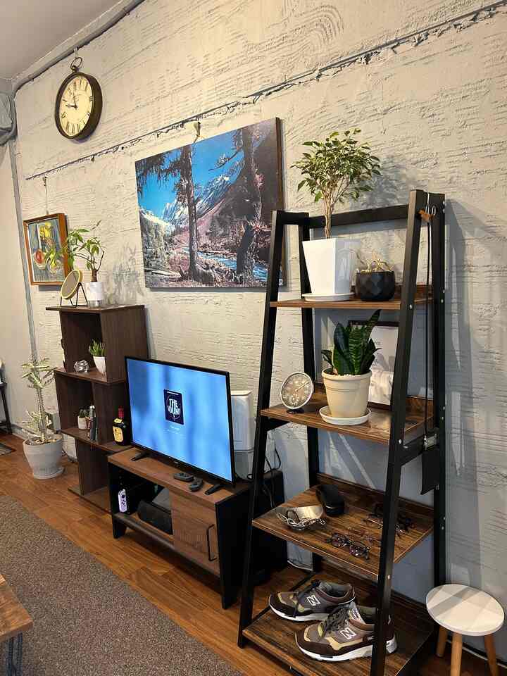 YouTubeで音楽鑑賞幸せ。
#リビング #オープンシェルフ #1人掛けソファ #一人暮らし 