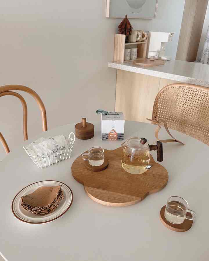 ＃製品提供今空気が違います🍂
朝、夕方に涼しくなった天気です〜

私は思ったより口がおばあちゃんです👵🏻
（幼い頃の祖父母様と一緒に生きているように！？）
最近は思い出の味の前病に差し込まれたんですよ～🤣

選ばれた天気コーヒーより暖かいお茶が思い出されます。
伝統菓子にもぴったりの豚ジャガイモ茶と一緒に食べると
香ばしい二重調和がとても良いです😊

サングリメは豚のジャガイモの茶はカヤ山の定期を受けました 
清浄地域ハプチョン郡から作られた国産車
直接厳選した素材で作られた 
三角茶白茶コレクションには様々な車種があります。

私は体にも良くて香ばしい味もいい 
豚ポテトティーを選びました👍🏻
自然分解される生分解フィルター（PLA）で作られています 
マイクロプラスチックの心配なしにより健康的な車
楽しむことができ、倍増していいですね〜🤎

選ばれた天気の健康を取ります。
残りの週末も幸せに過ごしてください🤗

こんにちは
＃サングリメ＃ハプチョン生薬＃ティーバッグおすすめ＃ティータイム
＃ティータイム＃ティーバッグティー＃ホームカフェ＃ディカフェイン＃センベイ菓子 
#無添加 #お茶おすすめ #ティーバッグ #sangrime #ウッドキッチン 
#sangrimetea #カフェ #カフェおすすめ #キッチンインテリア 
＃ティーハウス＃ティーハウスおすすめ＃豚ガレージ＃ホームカフェ