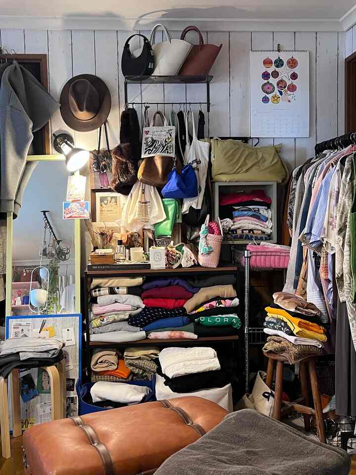 もうすぐ秋🍁
はやくこのたくさん積み重なってるスウェット着たい👕
#棚 #収納 #クローゼット 