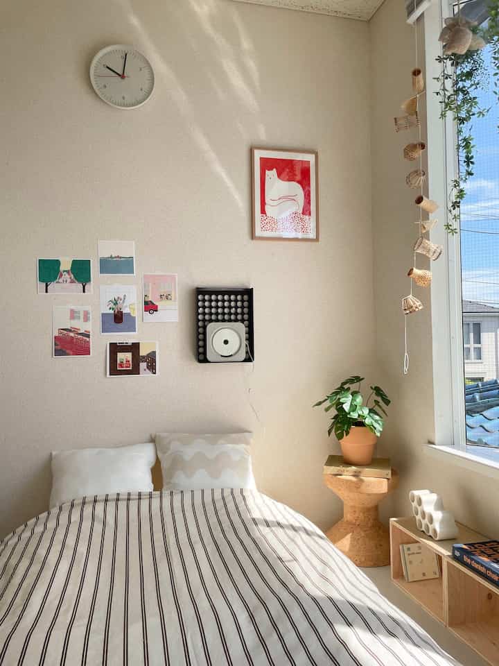 壁にインテリアを飾るようになって、お部屋の雰囲気がよくなった気がします✨

#壁掛け #壁掛け時計 #ポスター #ポストカード #壁掛けCDプレーヤー 