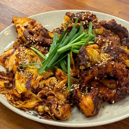 #오봉집 #맛집 #낙지볶음 #막국수 #수육 #보쌈 #청주맛집 #한상차림 
오봉에 갖가지 반찬들이 가득 나오는 오봉집
낙지볶음에 콩나물, 김가루 넣어 비벼비벼~
부들부들 수육 고기는 입에서 녹지요

