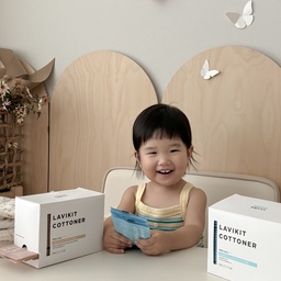 세탁기 돌리면서 유연제 넣었는데도
건조기돌리면 향이 그대로 안나지않았나요!?
이번에 향이 좋은 건조기 시트 사용하게 되었는데
예떠옷이 라비킷 코트너 덕분에 방안에 향기나기 시작했어요🤍
라비킷 코트너는 독일 더마테스트 피부 무자극 최고등급 인증 건조기 섬유유연제로 안전한 성분의 온가족 안심하고 사용 가능한 제품이에요
또한 정전기, 주름 방지 효과가 있고, 수분 에센스 시트 공법으로 건조기 내부와 세탁물에 끈적임이 남지 않아 산뜻하고 건조기 필터의 먼지가 줄어든답니다
저는 건조기에 사용한 코트너 버리지않고 신발장, 집안 곳곳에 두어 디퓨저처럼 사용하니 활용도가 좋았어요
포근하고 부드러운 비누향 / 산뜻하면서 포근한 화이트린넨향
건조기 돌린 후엔 사랑스러운 향기가 온 집에 퍼져서 기분 좋아지는데 건조기 시트 앞으로 계속 사용해보려구요∿ ෆ
#라비킷 #라비킷코트너 #코트너 #건조기시트 #건조기시트코트너 #빨래 #건조기 #빨래꿀템 #살림꿀템 #아기건조기시트 #아이옷 #정전기방지 #건조기섬유유연제 #비누향 #맞팔 #맞팔해요 #맞팔환영 
