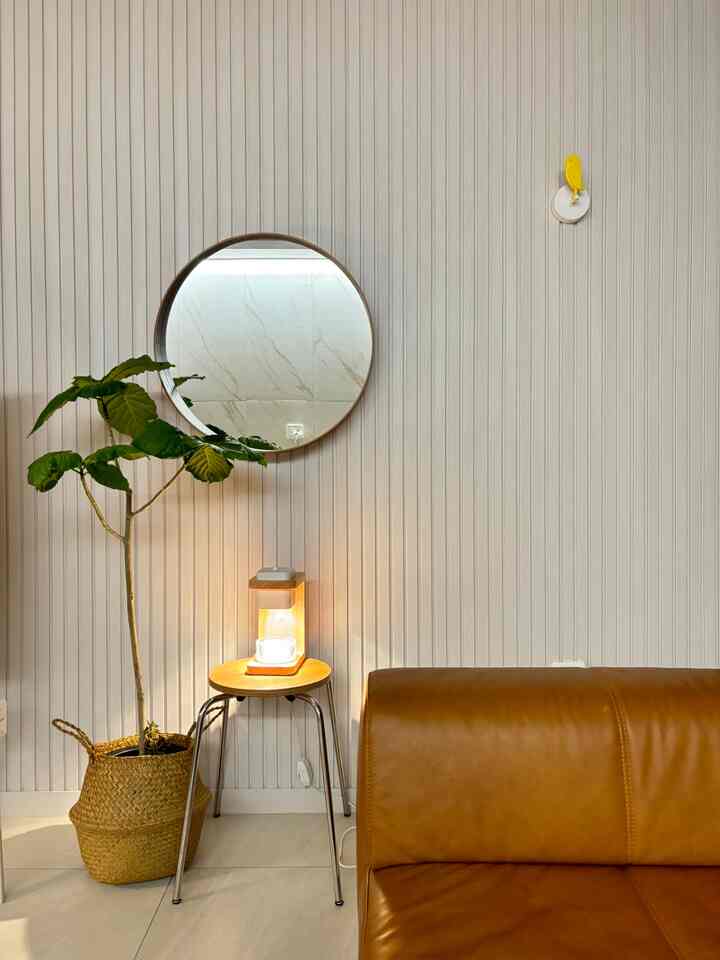 #새집증후군 #birdie

家具が入る前に
最初にリビングルームに取り付けたカナリア💛

新築アパトラ入居清掃、新集症候群管理、清掃用品まで環境に配慮しても 
免疫力が弱い私は入居と取締役の準備として 
しばらく家に訪れるだけで、いろいろな新宿症候群を殴られました😭
気管支炎、頭皮からつま先まで発疹などです。

それから知ったカナリア
カナリアがいっぱいになると換気時間
子供たちも「鳥が死んだ😱窓を開けなければならない」と叫びながら私たちに知らせますよ🤭
（窓にロック装置を置いて子供たちは窓を開けません）

単純二酸化炭素数値のお知らせですが、
少なくともカナリアの状態を見て
「窓を一生懸命開ける」
そして 
「かわいい」
で仕上げ
