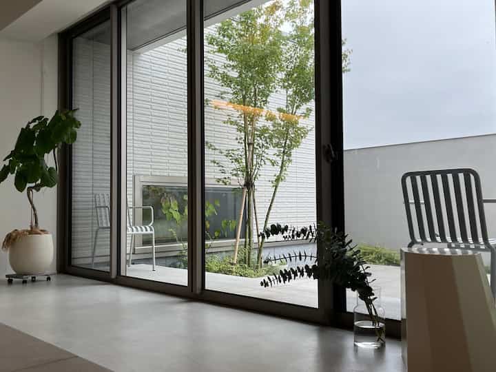 庭で育ててるユーカリが1年でだいぶ大きくなりました🪴
剪定が大変な分
花屋で手に入らない大きさのユーカリが飾れるのはメリットかもしれませんね...!笑

#ユーカリ
