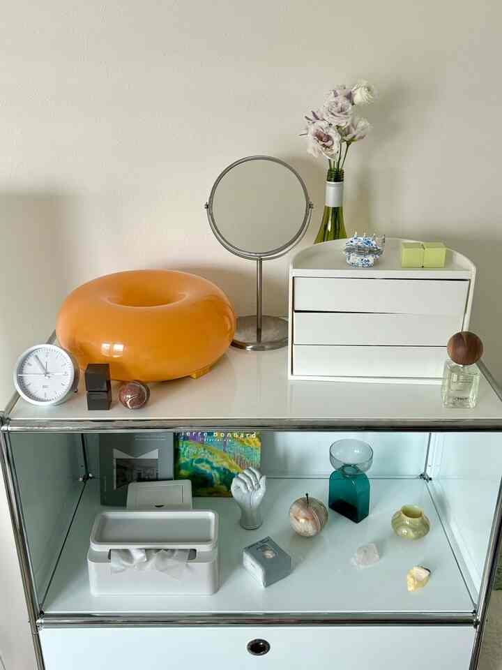 .
✴︎

happyになれる色合わせ♩

.

#花 #フラワーベース #モジュール家具 #ディスプレイラック #インテリア小物 #アート #アートブック #ホワイト家具 #ホワイトインテリア #韓国インテリア #アート #IKEA #1R #一人暮らし部屋 #一人暮らしインテリア