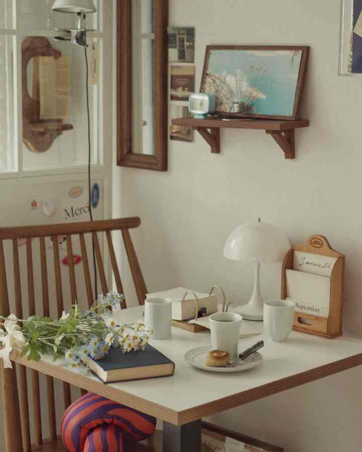 無磁器アンバサダーとして活動したのかいつのまにか3ヶ月が流れました！
これまで使ってみたかったブランドの製品を使える機会なので 
とても楽しい時間でした！
今回アンバサダーの最後の製品をご紹介します！

無磁器水カップセット🫶🏻

120ml軽く一度食べるのに良い容量で、 
浄水器や食卓などに備えて使用してもいいし、 
プレゼントにも良いパッケージなのでプレゼントとしても大好きです！

私は主にお茶を飲むときに使用しています！
無磁器だけの端正な感じがお茶を飲んでいる間、落ち着きをもっと感じさせてくれるというのでしょうか？

青いスカイブルーの光が高級感を加えてくれました
プレゼントとしてもいいと思います◡̈ 
​
9月20日～9月25日
無磁器自社モール、スマートストア、カカオトークプレゼントを通じて 
10％割引価格で購入可能です！💙

#秋の家
#mujagi #mujagicrafter4 #ムジャゲ
＃ホームスタイリング＃おうち時間＃ホームカフェインテリア＃小物スタイリング＃ギフトおすすめ＃今日のフォトゾーン＃簡単ギフト 
＃ホームカフェインテリア＃ホームカフェゾーン＃オーホームストア＃オンテーブル 