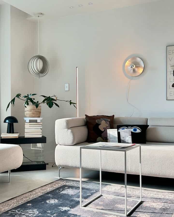 #Adegan hari ini 

Desain interior minimalis sedang menjadi tren saat ini.


Saat saya merencanakan desain interior saya sendiri, saya memasukkan desain ramping di sana-sini.😌
Saya tidak bisa melepaskan garis tipis😆😆
 
Ruang di rumah kami dipilih yang memiliki garis-garis ramping. 
Tidak ada wallpaper cetakan, alas tiang 3 panel, pintu 9mm, cetakan kecil dapur, atasan dapur Aurora Blanc 12T, dll.
 
Menurut saya detail kecil adalah elemen yang melengkapi interior yang lebih rapi dan canggih.🤍
 
Katanya, semakin banyak Anda mengosongkannya, semakin menonjol, dan semakin Anda menyembunyikannya, semakin menarik.
 

.
.
.
#LX Hausys #LX Jiin #Interior Dapur #Cetakan Minus #Interior Jungmun #Mumunseon #Pintu Ramping #InteriorMinimal #Interior #Interior Dapur #Interior Ruang Tamu #Interior Lantai #Interior Dinding #Penataan Rumah #Interior Apartemen #Pemodelan Pohon Apartemen #Interior Direkomendasikan #Home Sweet Home #Self-Interior #Jual-In #Semi-Self-Interior #30 Pyeong Interior #Follow-Up 