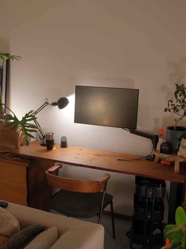 My desk space is looking good🙆

#workspace 
#desk 
#interior 
#IKEA 
#cart
#chair
#monitor