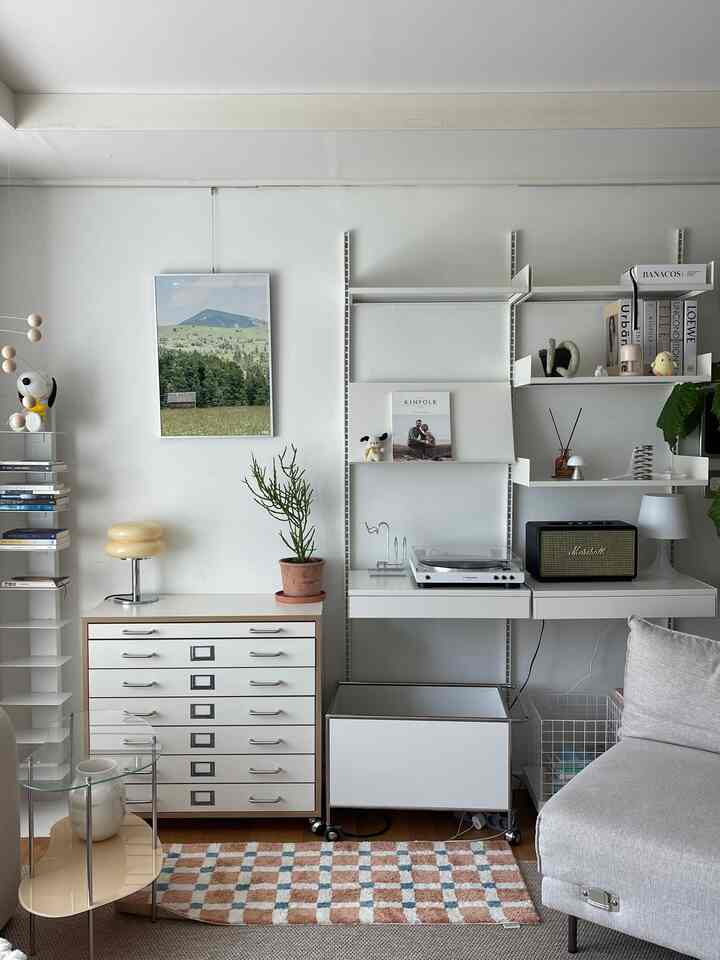 #내돈내산

I really wanted to buy a tributary box,
and I got it at a reasonable price 🙌🏻😍

It goes well with the white house atmosphere,
and it has wheels so it's easy to move.

Knitting is my hobby, so it wasn't easy to organize,
but it's the perfect size for organizing.

The drawers have different heights, so if you use them well for your purposes 🙌🏻

The design is also pretty,
and I really like it, so I recommend it 

#Home decoration #맞팔 #맞팔해요 #집스타그램 
#Living room #거실인테리어 #거실꾸미기 #수납의달인 
#Storage cabinet #수납템 #수납함 #취미그램 #모던인테리어
#Trial box #가구추천 #가구인테리어 #홈스타일링