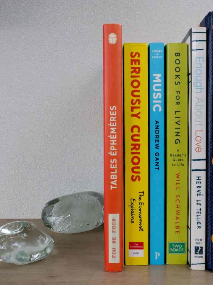 ずっしりとしているSTONE
コロンと転がしておくだけでもサマになる作品
これをブックエンドにしてみました
#おおやぶみよ #ブックエンド 