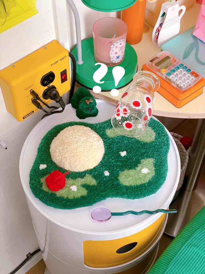 
クリームソーダこぼしたの誰だ？？？！


#カラフル #カラフルなインテリア #レトロ #レトロインテリア #クリームソーダ #ラグ #タフティング 