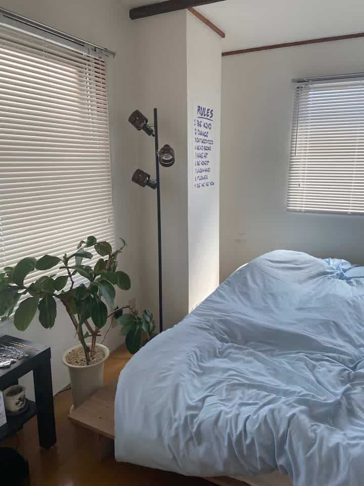 実家に帰るときに限って飲みのお誘いが増えるのやめてもらえます？🍶🍂

#interior #midcentury #midcenturymodern 
#marketb#lowya #ikea #bauhouse #1dk 
 #インテリア #リビング #生活感のある暮らし 
#ミッドセンチュリー #ミッドセンチュリーモダン 
#テレワーク #在宅勤務 #在宅ワーク#一人暮らし#ひとり暮らし